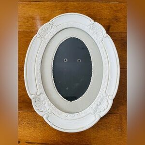 White Ornate Oval Photo Frame - Classic Home Accent